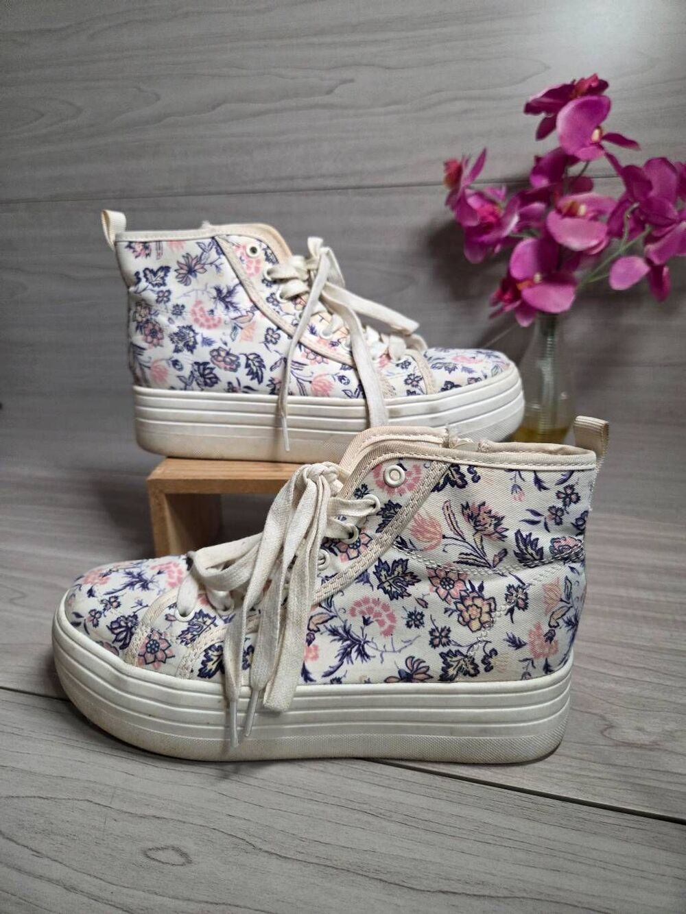 Universal Thread Floral Platform High Top Sneakers - Size 6